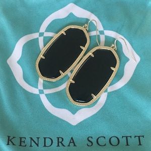 Kendra Scott Danielle Gold Drop Earrings in Black